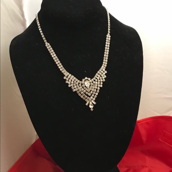 ❌SOLD❌ signed KRAMER rhinestone necklace 17 1/2” length. - Picture 4 of 5